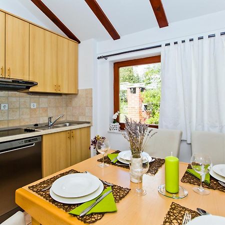 Apartment Duda Хвар Стая снимка