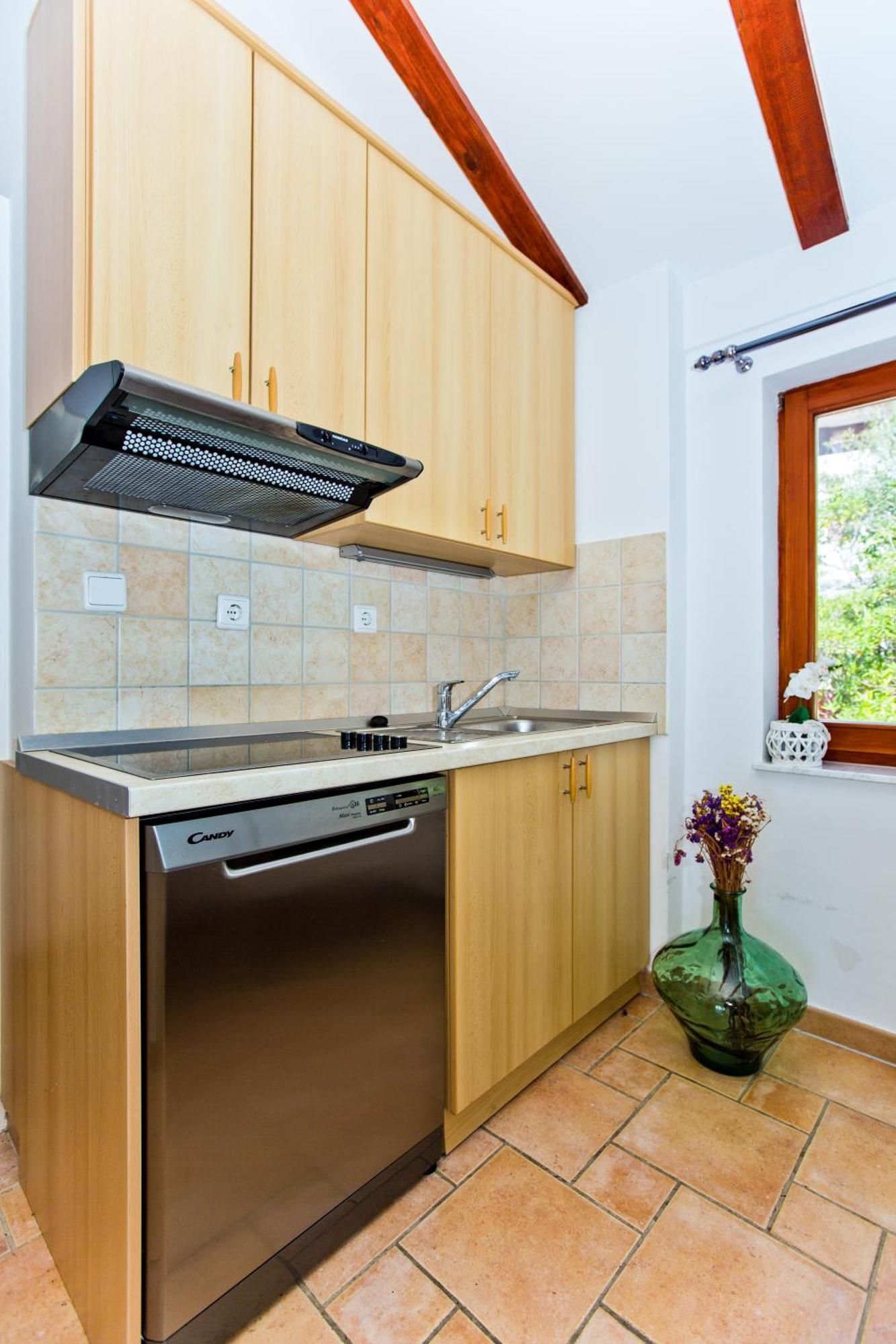 Apartment Duda Хвар Стая снимка