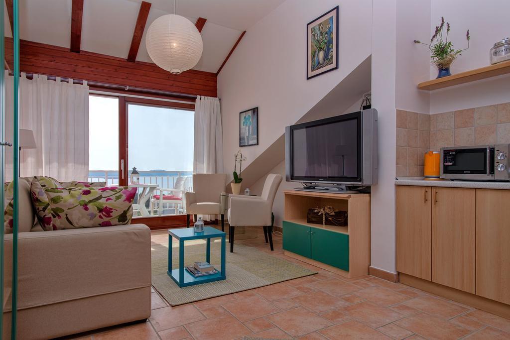 Apartment Duda Хвар Стая снимка